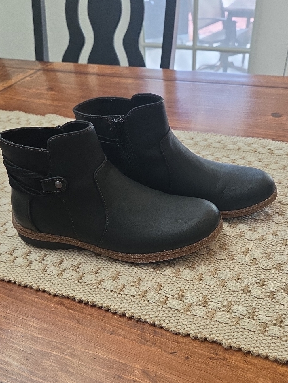 B.O.C. Born Black Ankle Booties Side Zip Casual Fall Boots Size 6 1/2